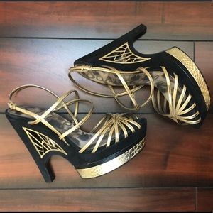 Sam Edelman Gold and Black Heeled Strappy Sandal